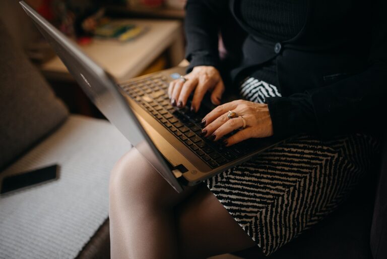 Hidden Agendas in AI Advice Can Distort Human Decisions Person using an AI chatbot on a laptop