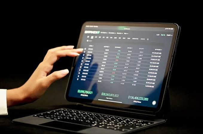 From Lap Times to Live Odds: How Data Shapes Modern Sports Entertainment